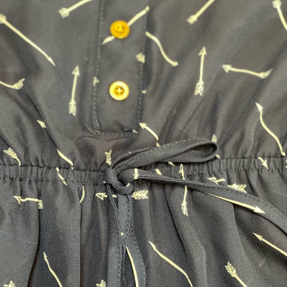 Womens J for Justify Young Contemporary Navy Blue Arrows Top Size Small JD - Picture 7 of 8